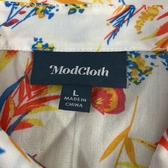 ModCloth Be Buzzworthy Button Up Blouse Size L - Picture 6 of 10